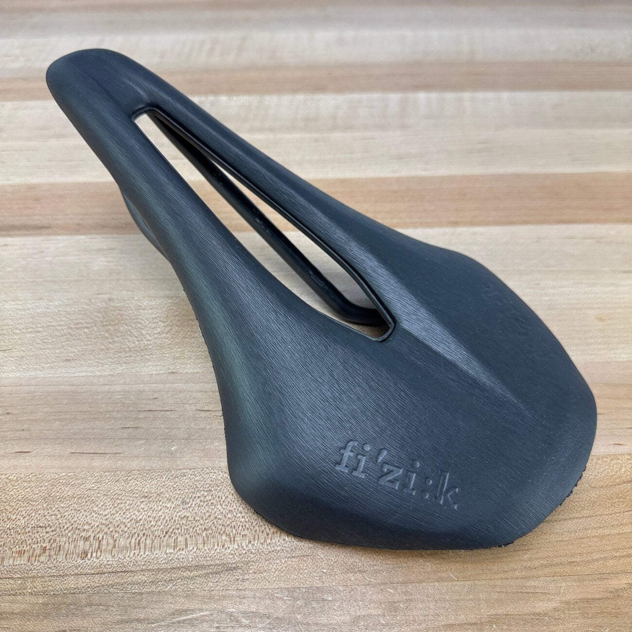Fizik Argo Tempo R1 Mobius Vento 7x9mm Carbon Rails 150mm Saddle 150g