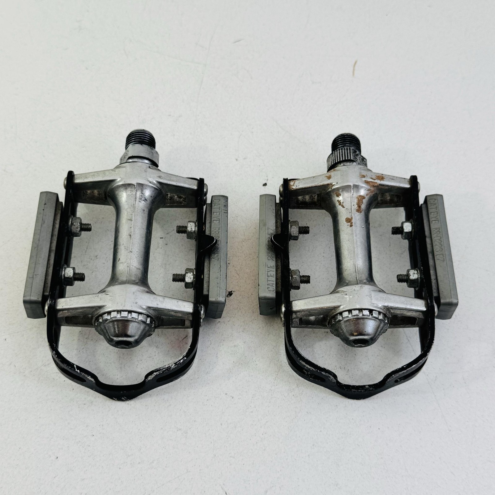 Vintage SR SP-100 Platform Bike Pedals Pair 9/16 In Silver Reflectors Road A05