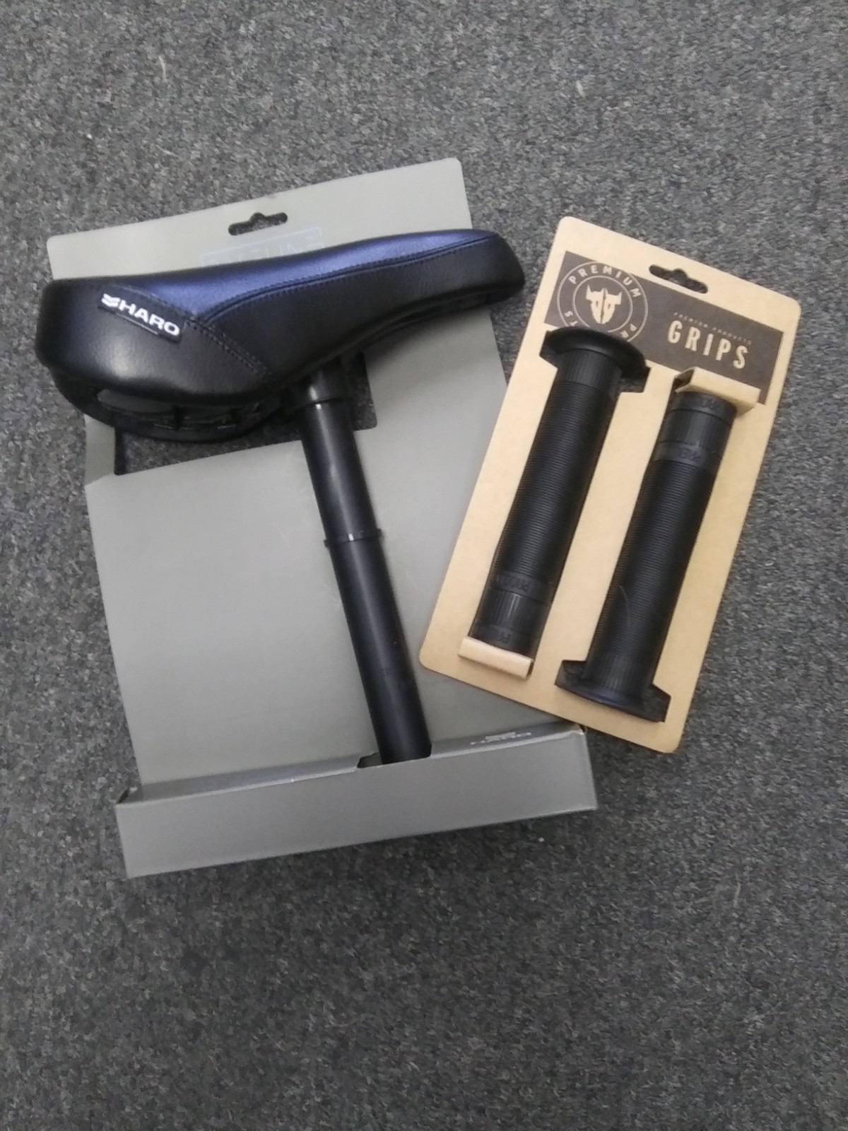 Haro seat post and seat and Haro (premium) grips with end caps