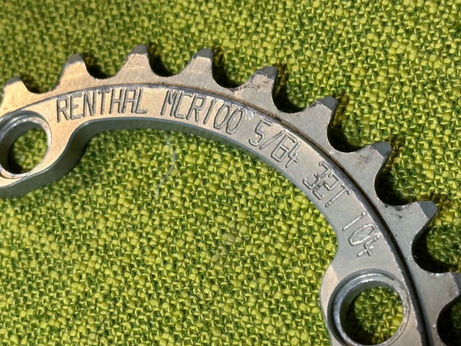 32T RENTHAL MCR100 5/64 104BCD Gold-Tone CHAINRING