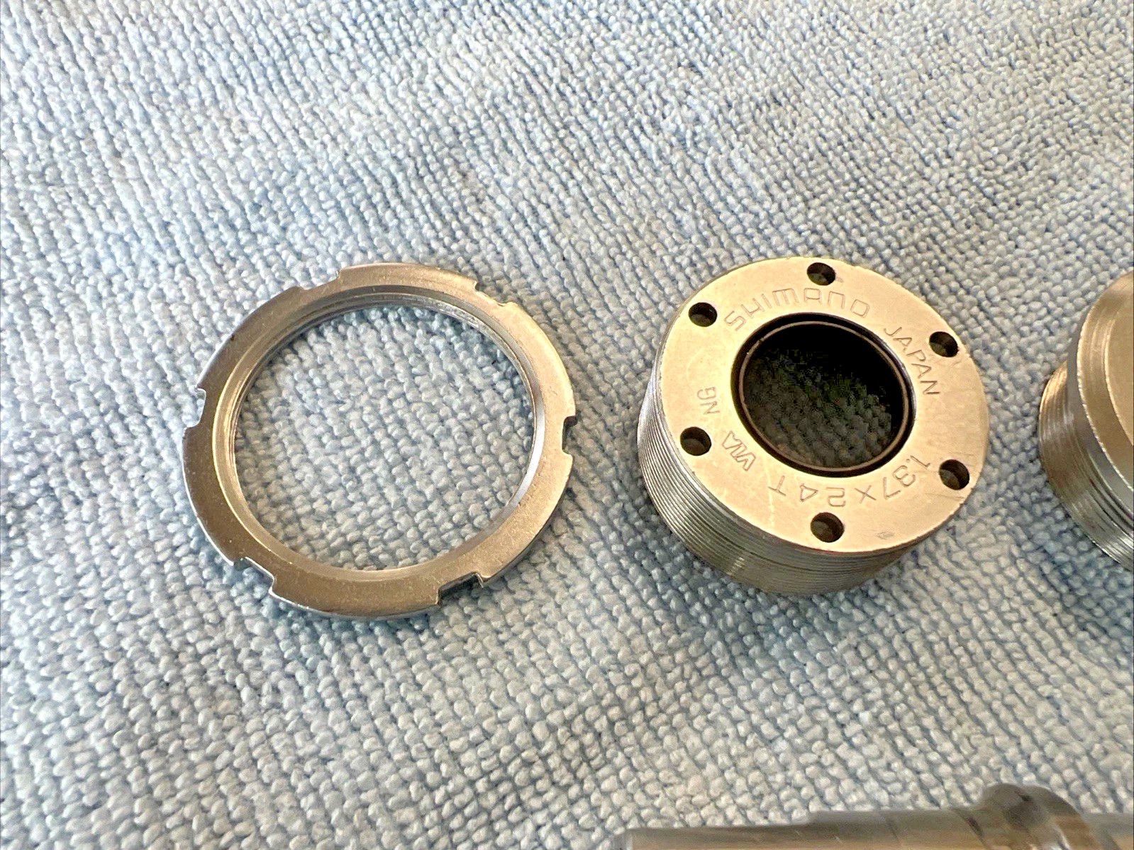Shimano Deore XT BB-M730 Bottom Bracket – 68 x 122.5MM BSA English