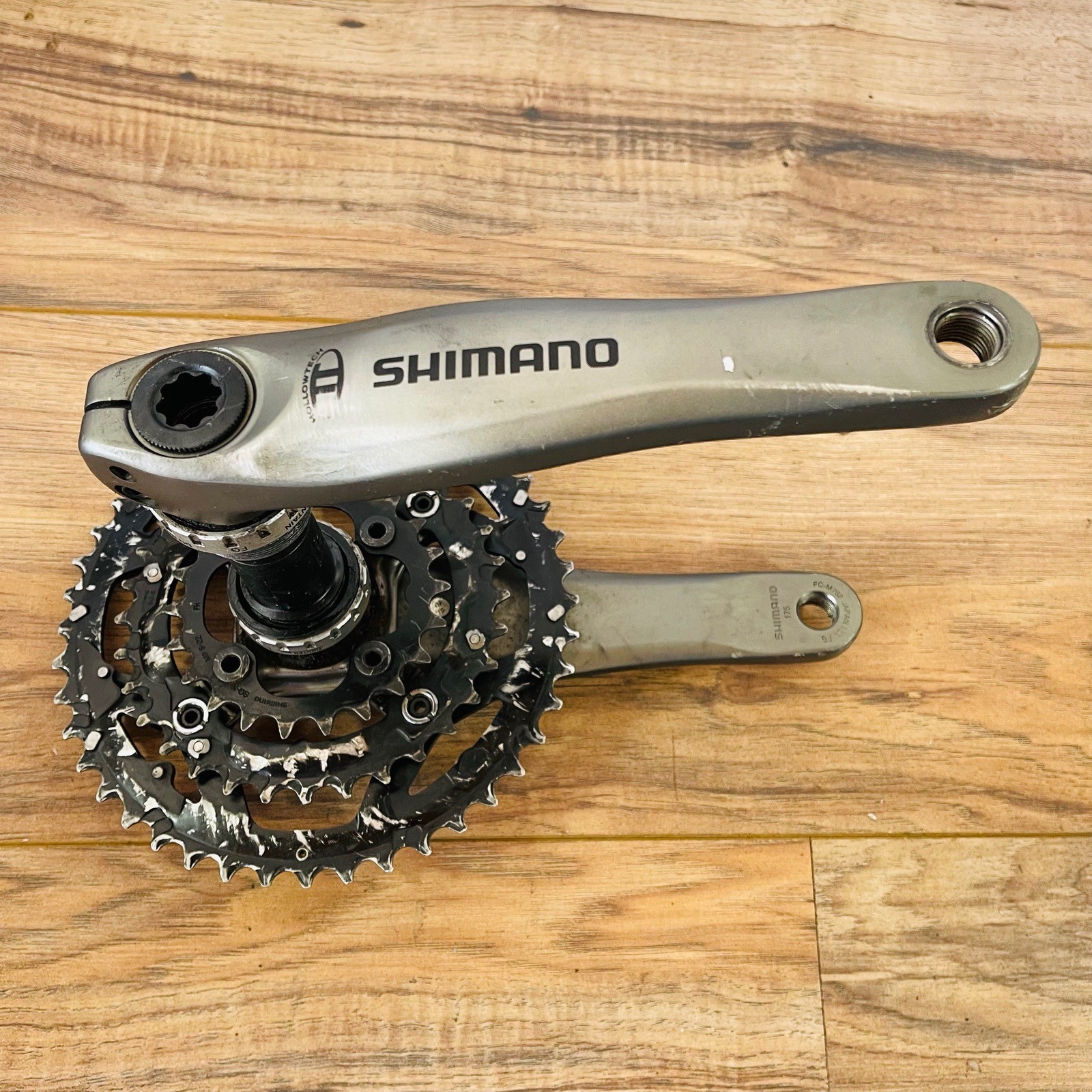 Shimano Deore XT FC-M762 Hollowtech II 175 Triple Crankset 22 32 44 + BB