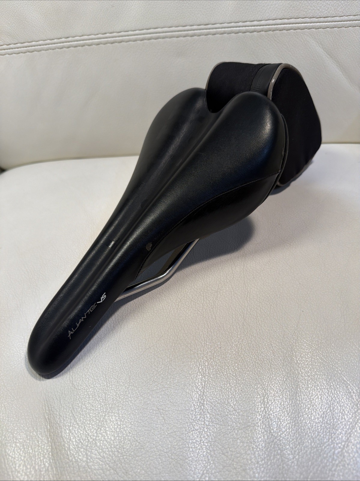 Fizik Aliante Vs Kium Rail Bike Saddle With Fizik Bag