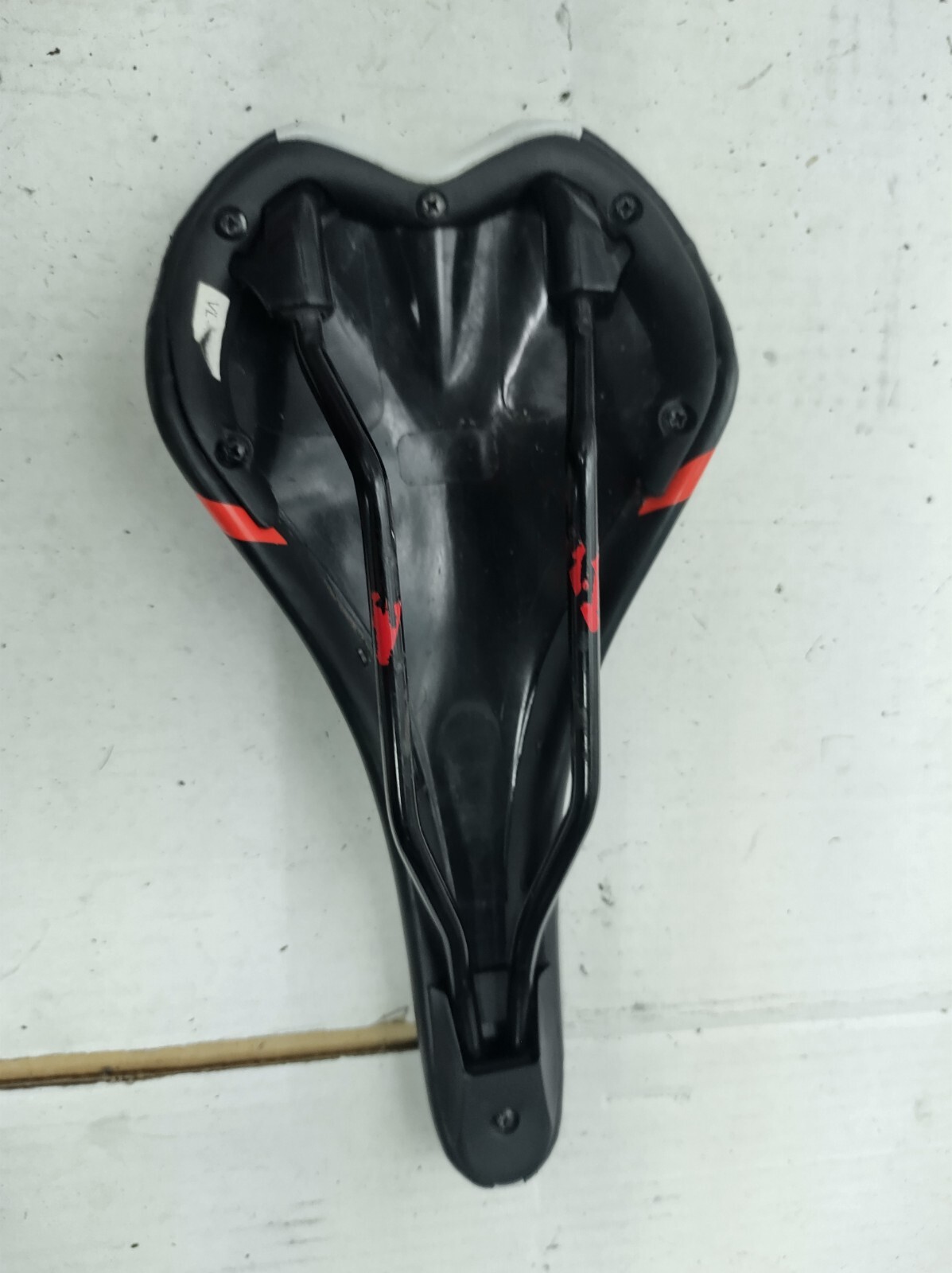 Syncros red/white saddle. 257 grams