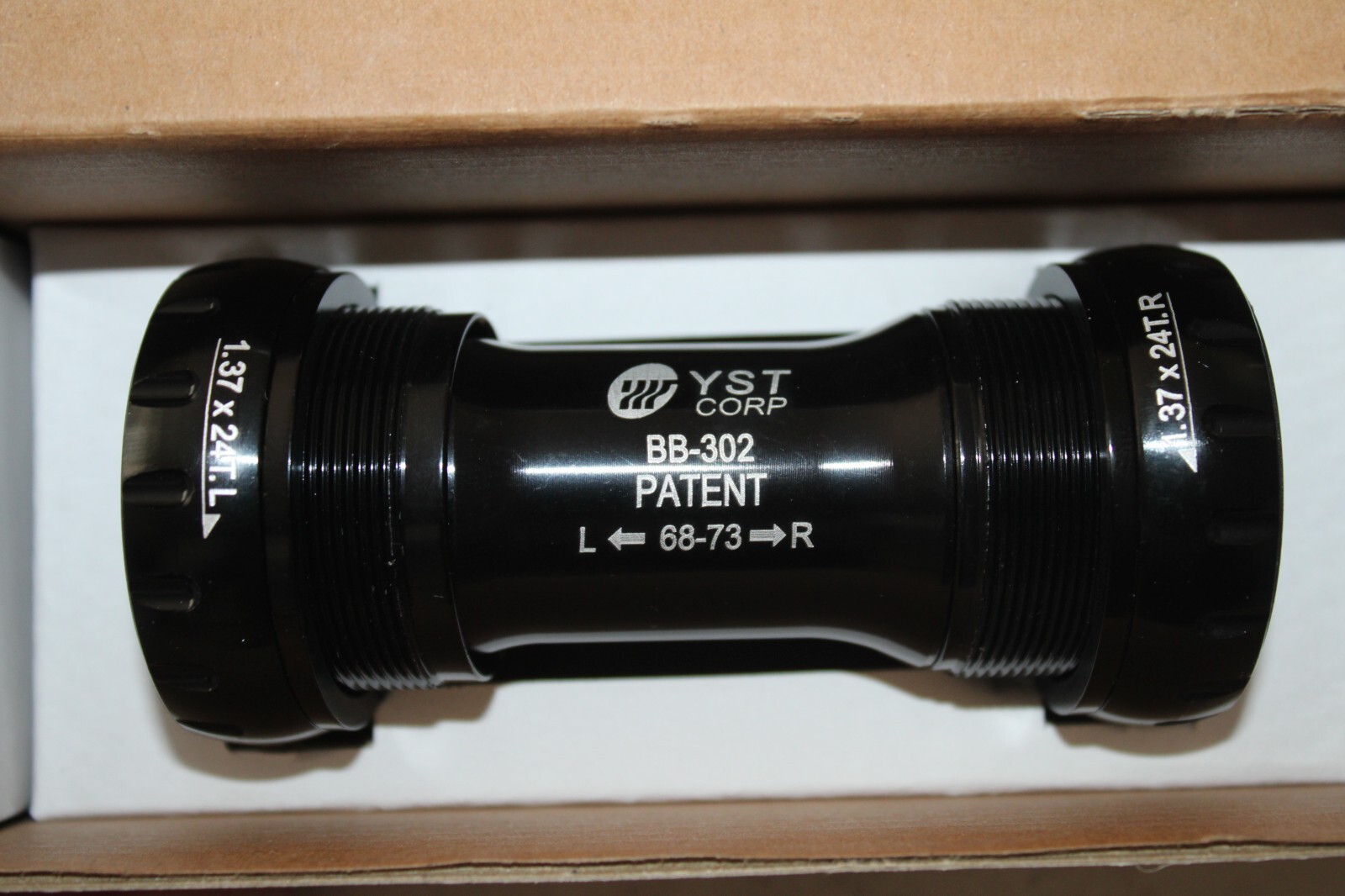 YST External Threaded Bottom Bracket Black 68-73mm Fits Shimano Free USA Shipper