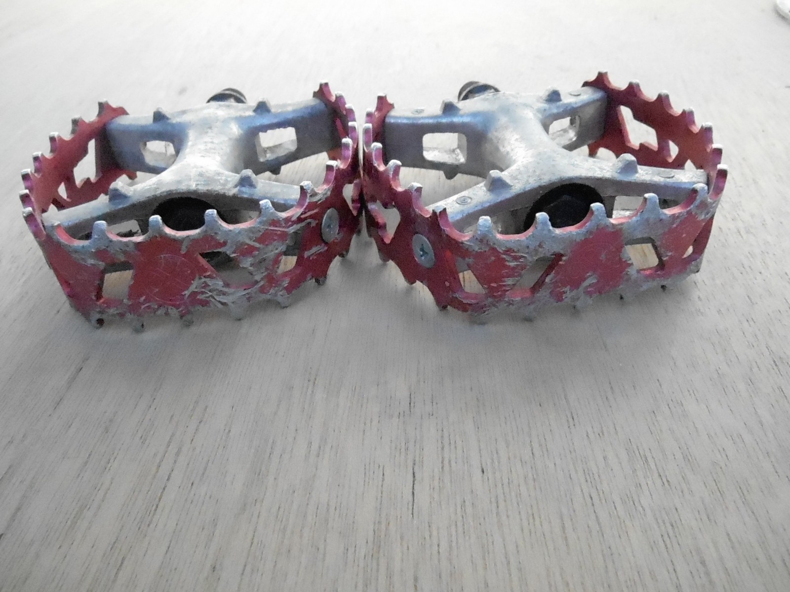 Victor Beartrap 1/2in Pedals in Red Old School BMX