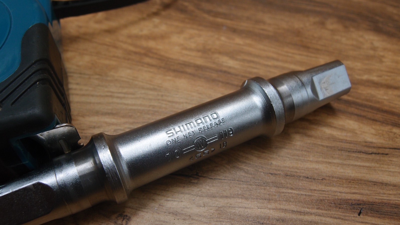 bottom bracket axle Shimano VIA Japan one key release 119 mm 1984
