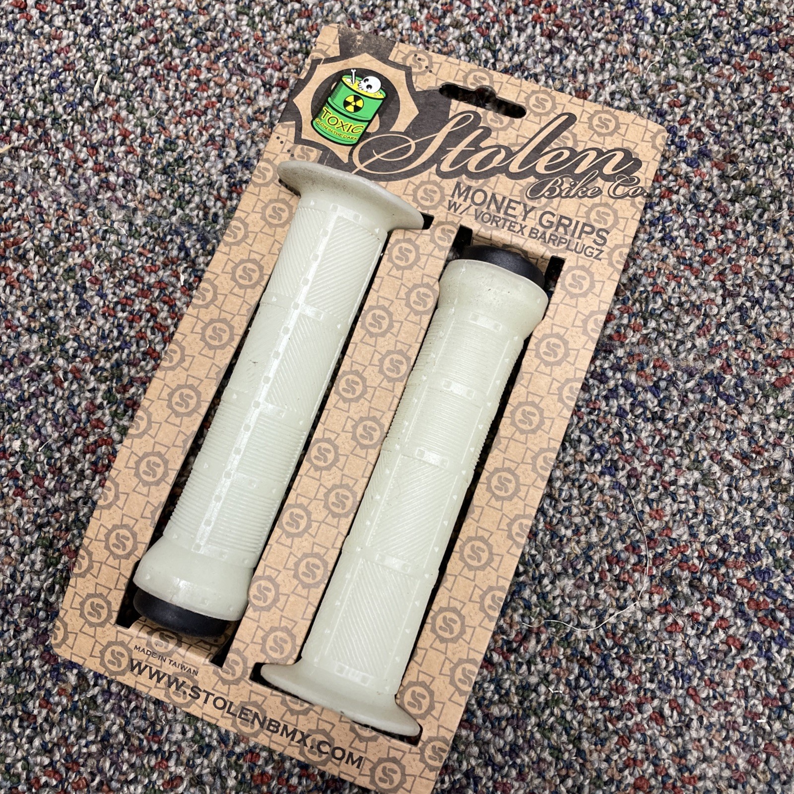 BRAND NEW NOS STOLEN MONEY GRIPS Toxic BIKE BICYCLE CRUISER BMX