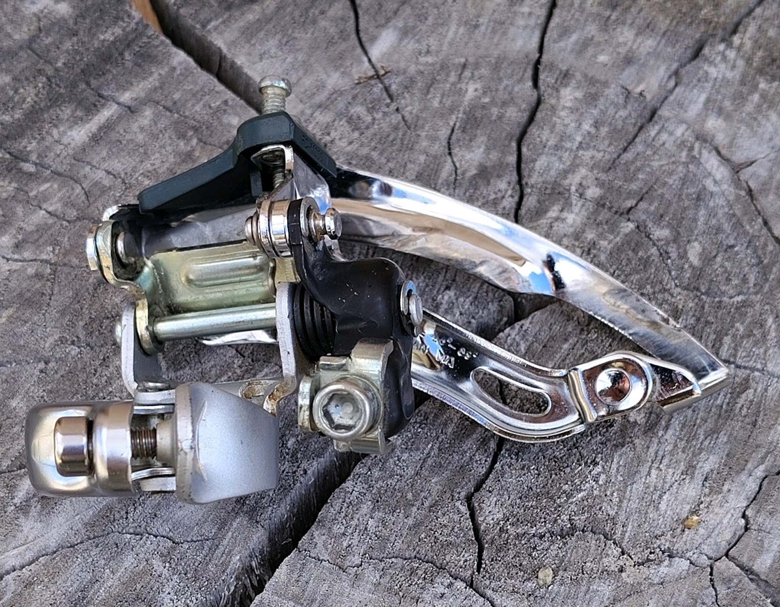 Shimano FD-M330 Front Derailleur 31.8 Low Mount Top Pull Japan Silver Vintage