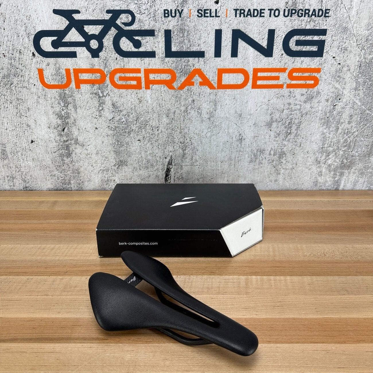 Light Use! Berk Lupina Short Padded Black 144mm 7x9mm Carbon Rails Saddle 95g