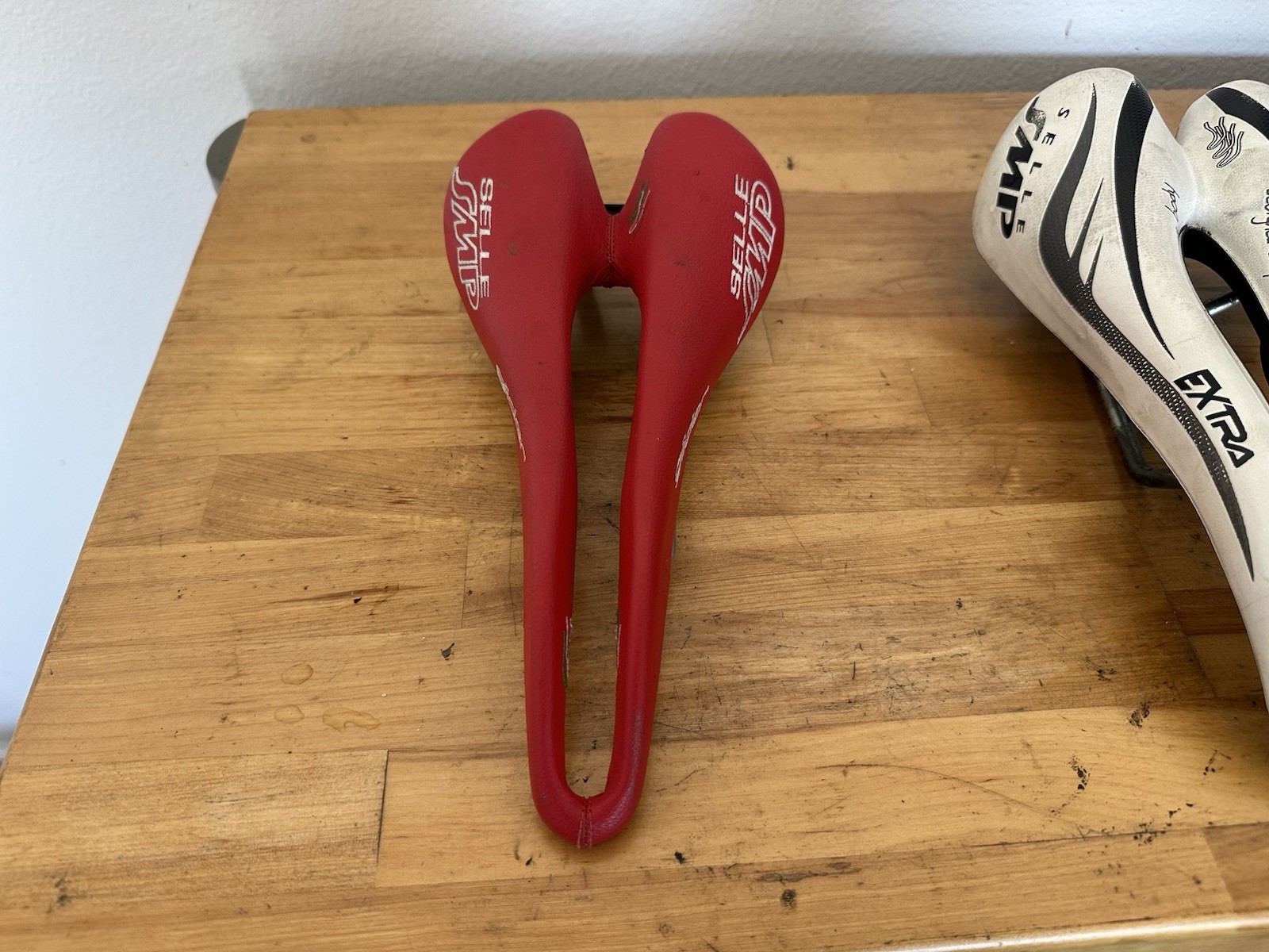 Selle SMP Glider & Extra Cutaway Road Bike Saddles Red/White Lot of 2
