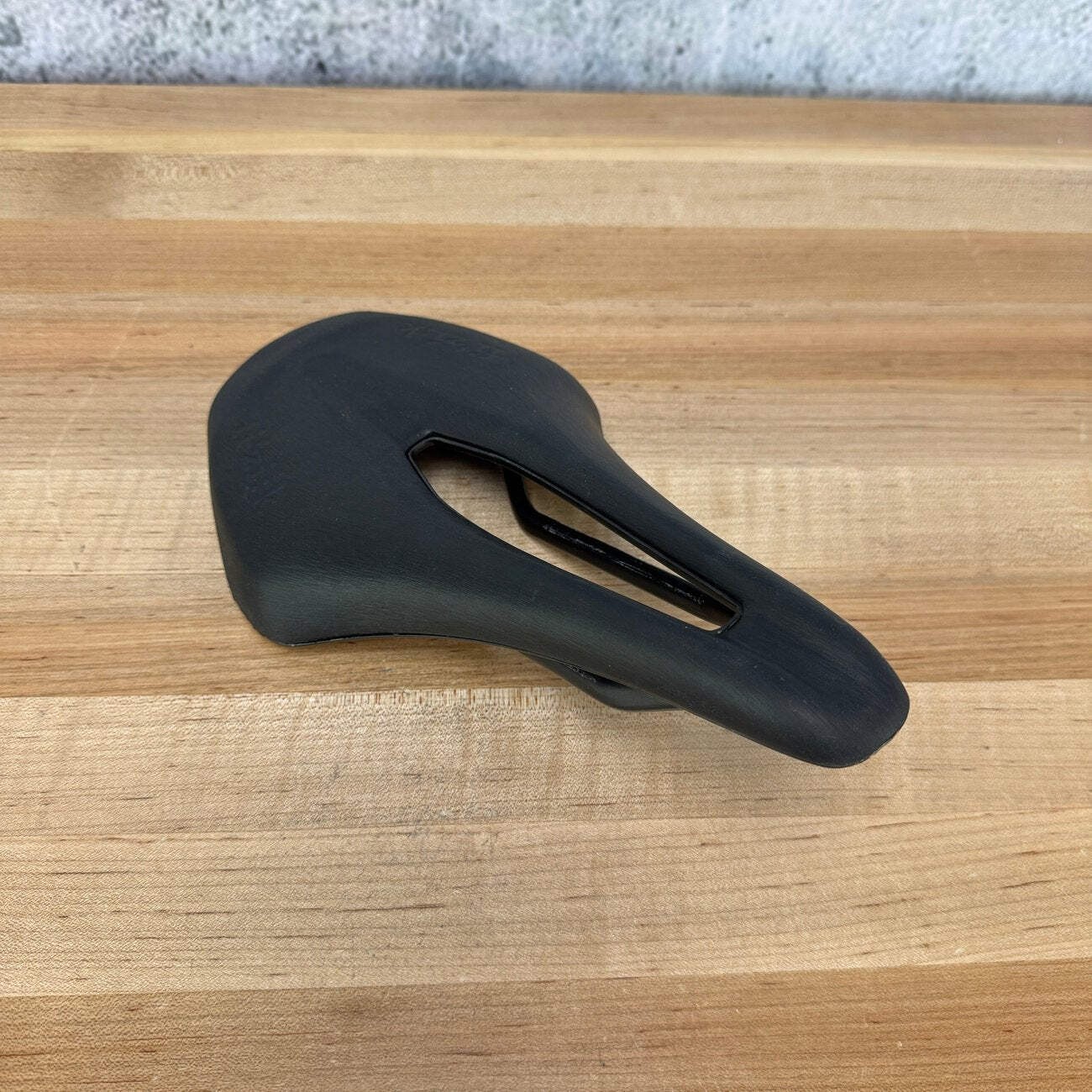 Fizik Argo Tempo R1 Mobius Vento 7x9mm Carbon Rails 150mm Saddle 150g