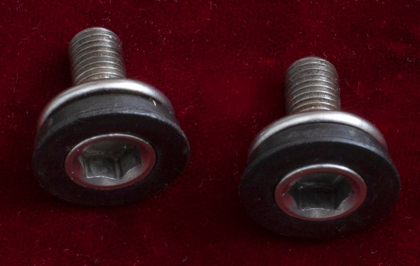 Vintage Shimano Deore bottom bracket 68mm 1.37×24 English JIS square taper 121.5