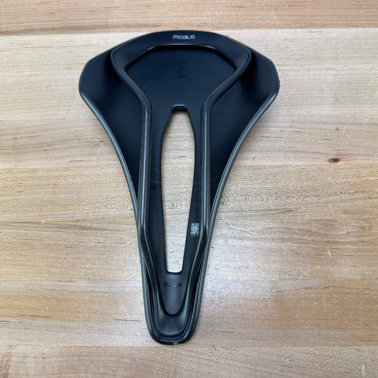 Fizik Argo Tempo R1 Mobius Vento 7x9mm Carbon Rails 150mm Saddle 150g