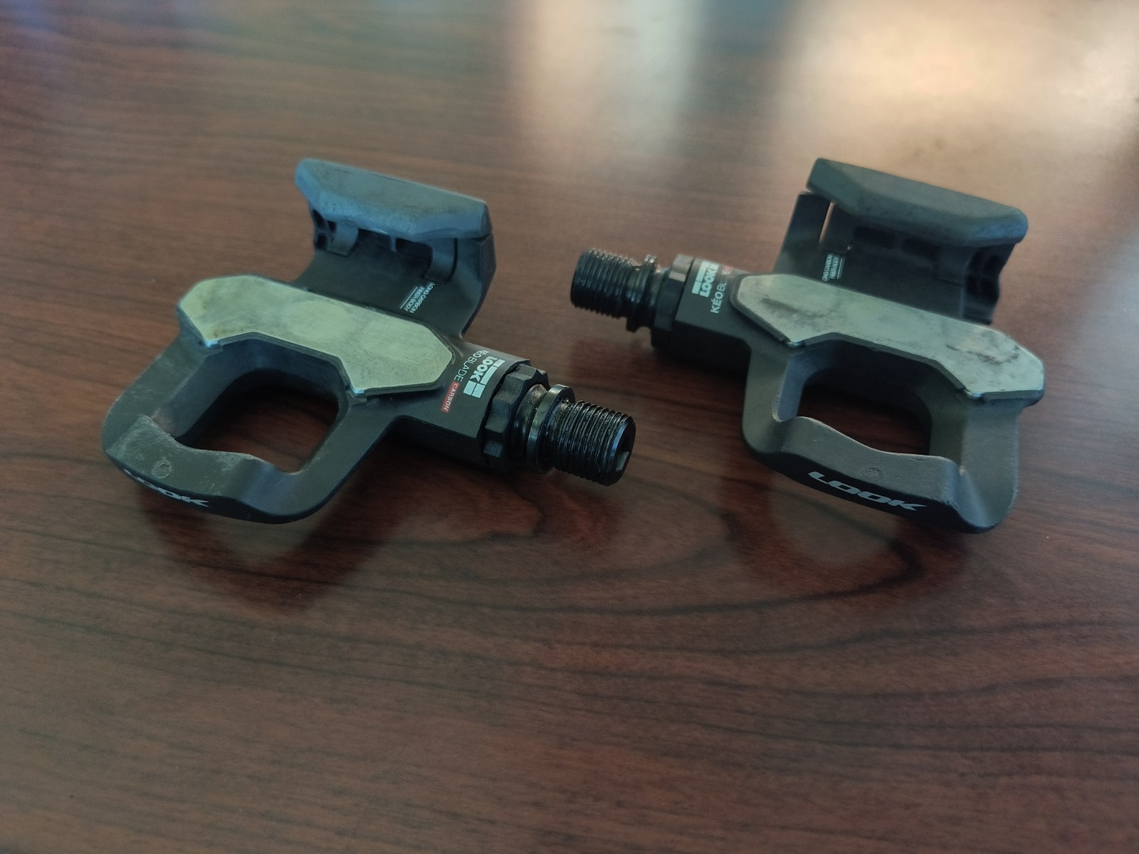 Look Keo Blade Carbon Clipless Road Pedals, 9/16″, Ti Axels, with New Cleats