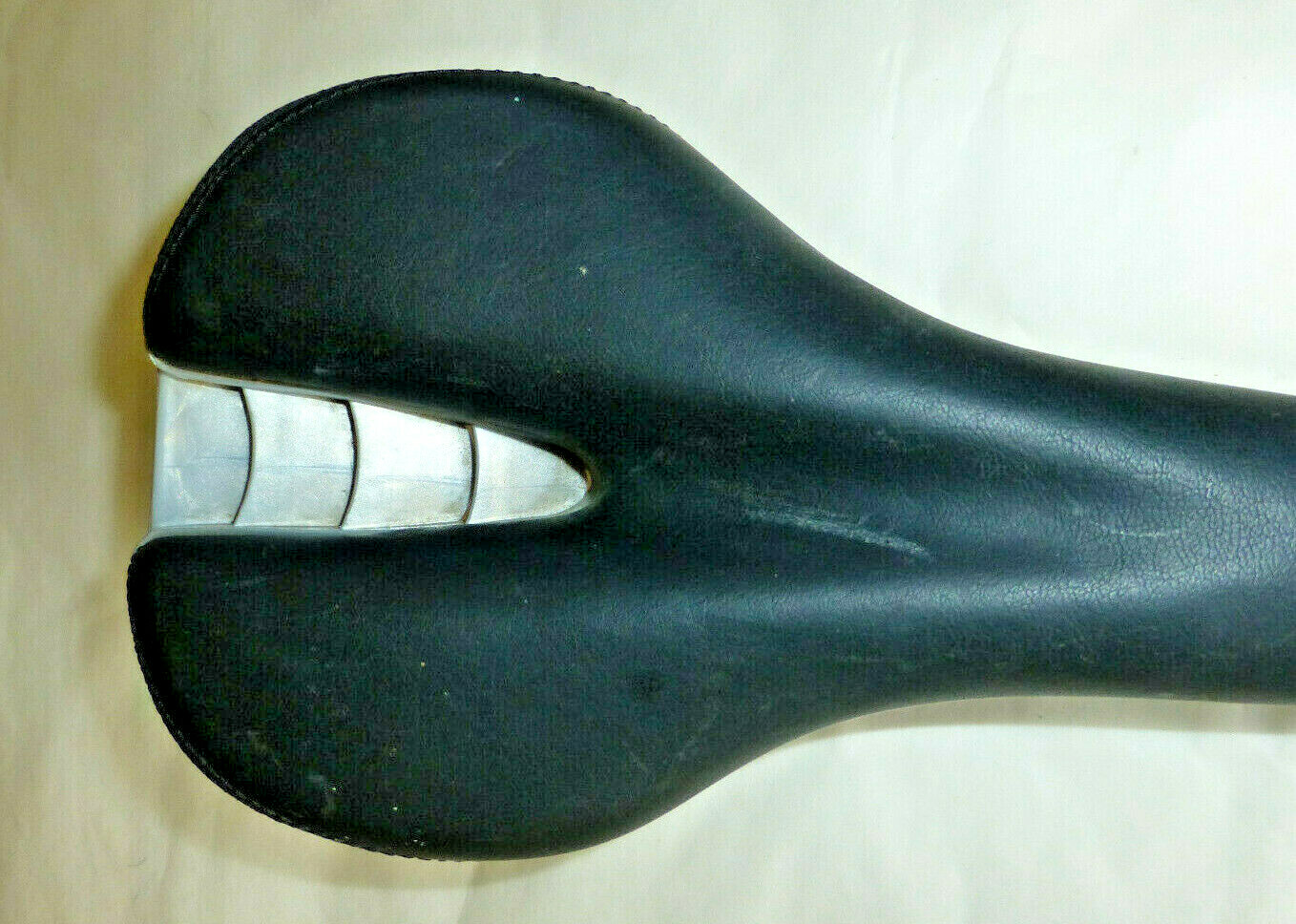 Specialized Body Geometry bicycle Saddle Seat 140mm, 275mm long, 394g / 13.9 oz.