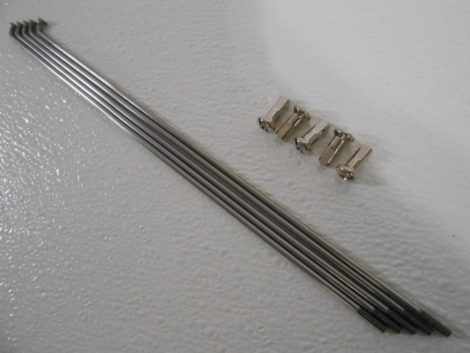 258mm 11g Gauge 2.85mm Stainless J-bend bicycle spokes with 17mm Moped Nipples
