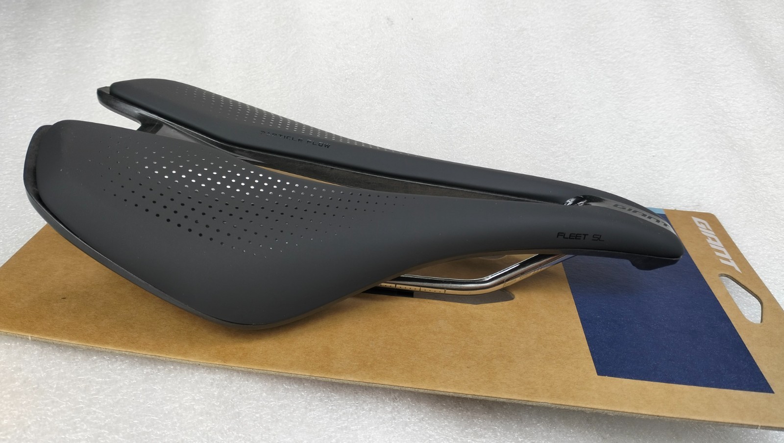 GIANT FLEET SL BLACK SADDLE 248X145MM SHORT NOSE CARBON COMPOSITE WEIGHT 222g