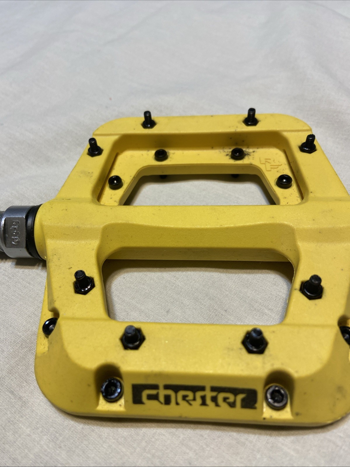 Race Face Chester Composite (R)Pedal (1/2-set ) 9/16″ – Yellow Replacement Pc.