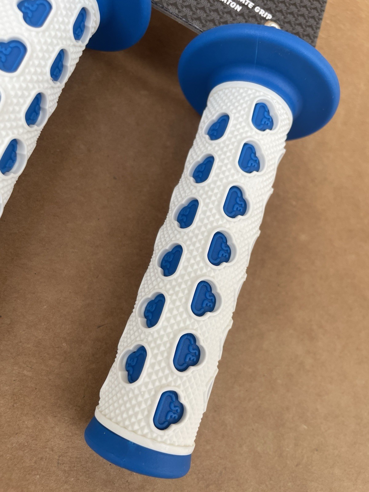 SE Racing S-1E Handlebar Flanged Grips BMX White / Blue