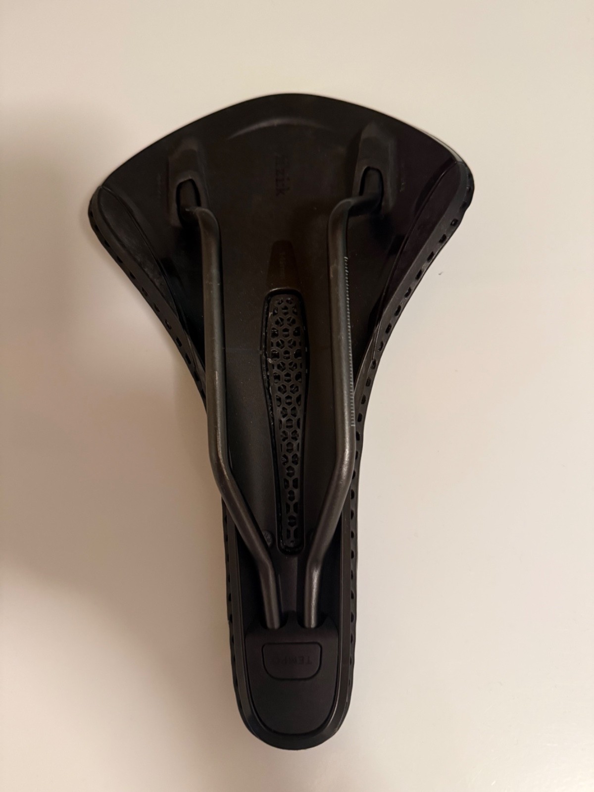 Fizik Tempo Aliante R3 Adaptive Road Saddle – Carbon Rail – 155mm – Black