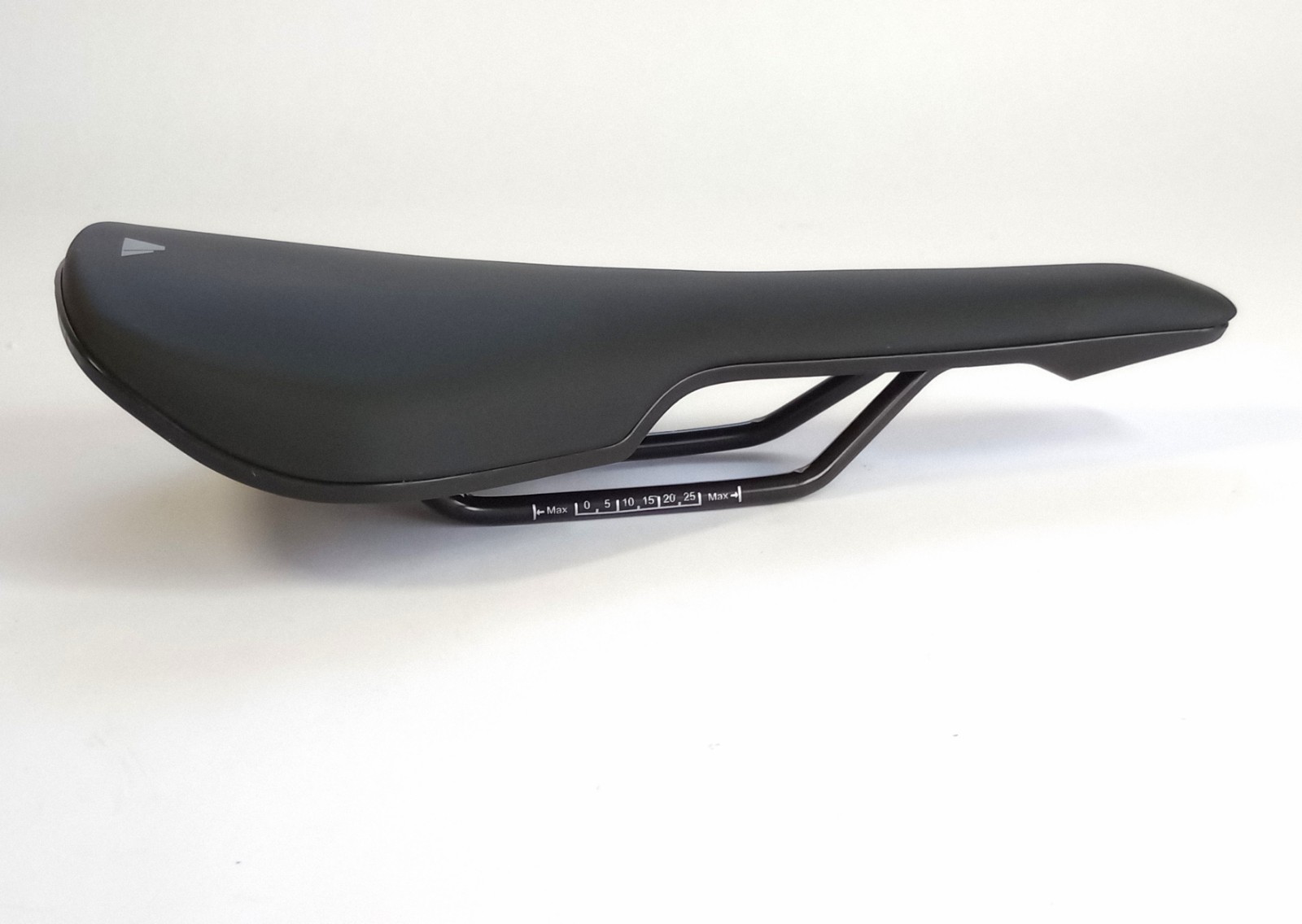 Canyon Sport Bike Black Saddle EP1249 (139mm Wide x 279mm Long) Roadlite