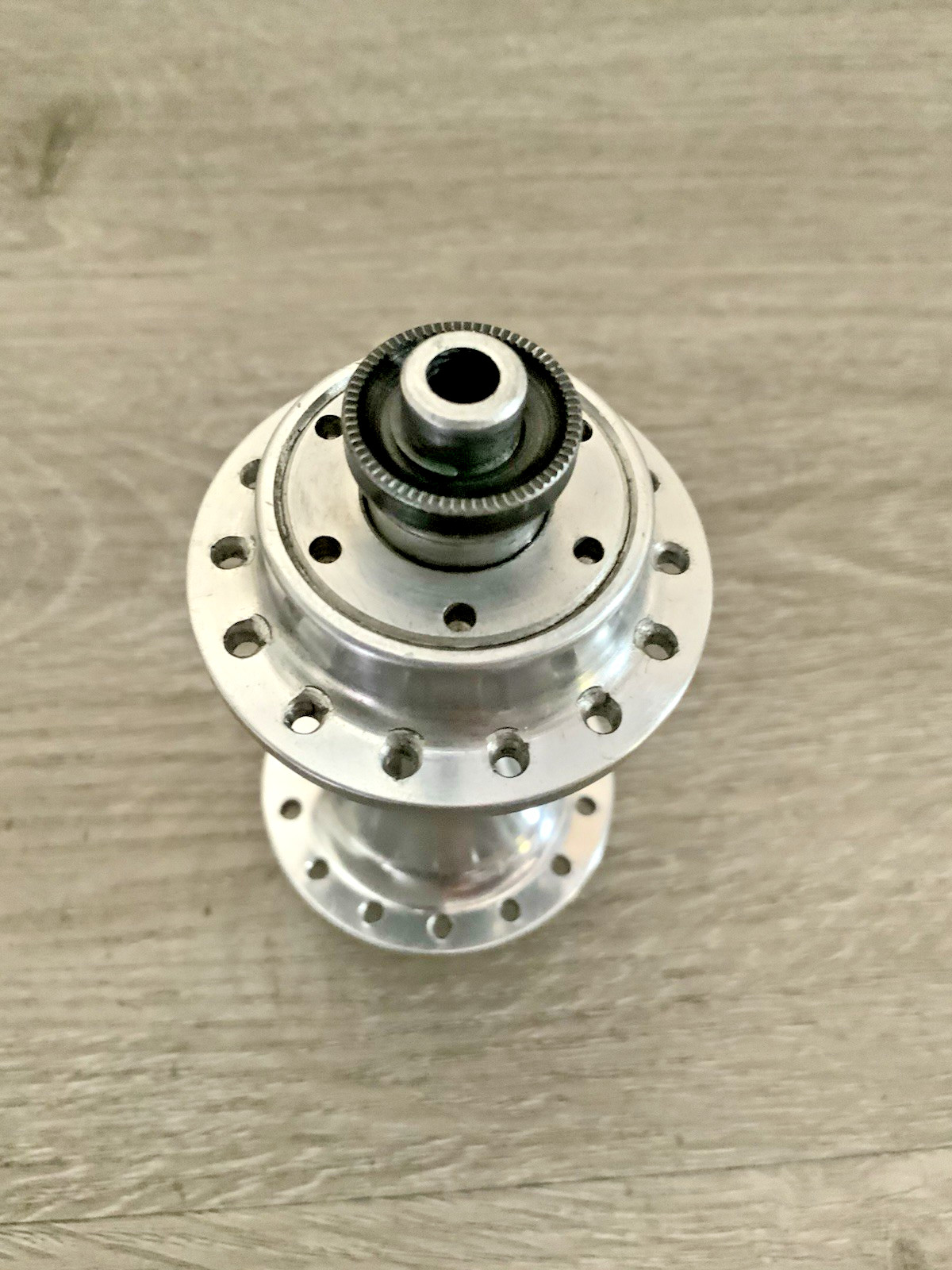 MAVIC FRONT HUB 28 HOLE 100 MM SPACING 152 GRAMS