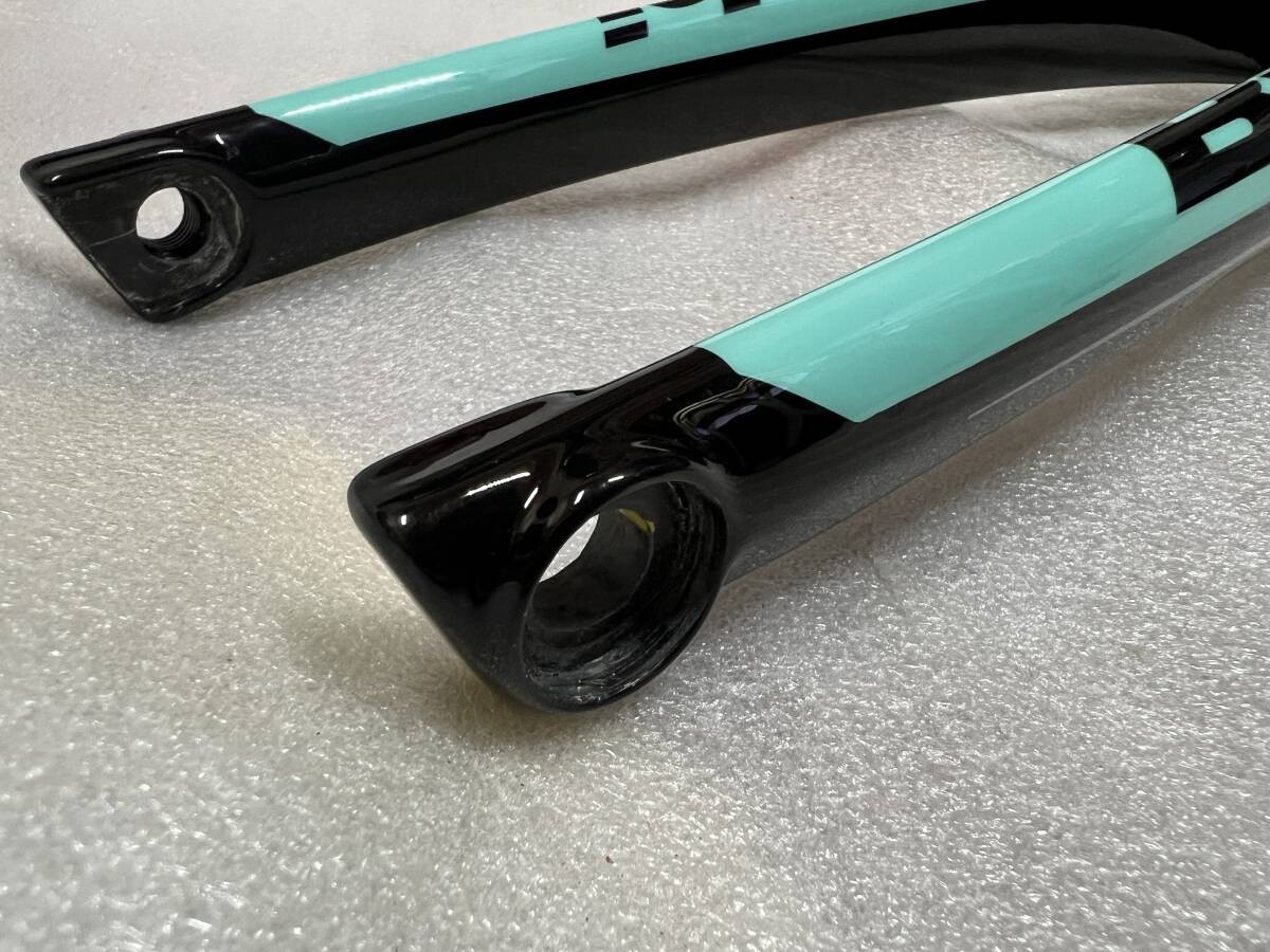 Bianchi Aria Disc Full Carbon Fork 700c 1-1/8 to 1-1/4 Tapered 12x100mm Gloss