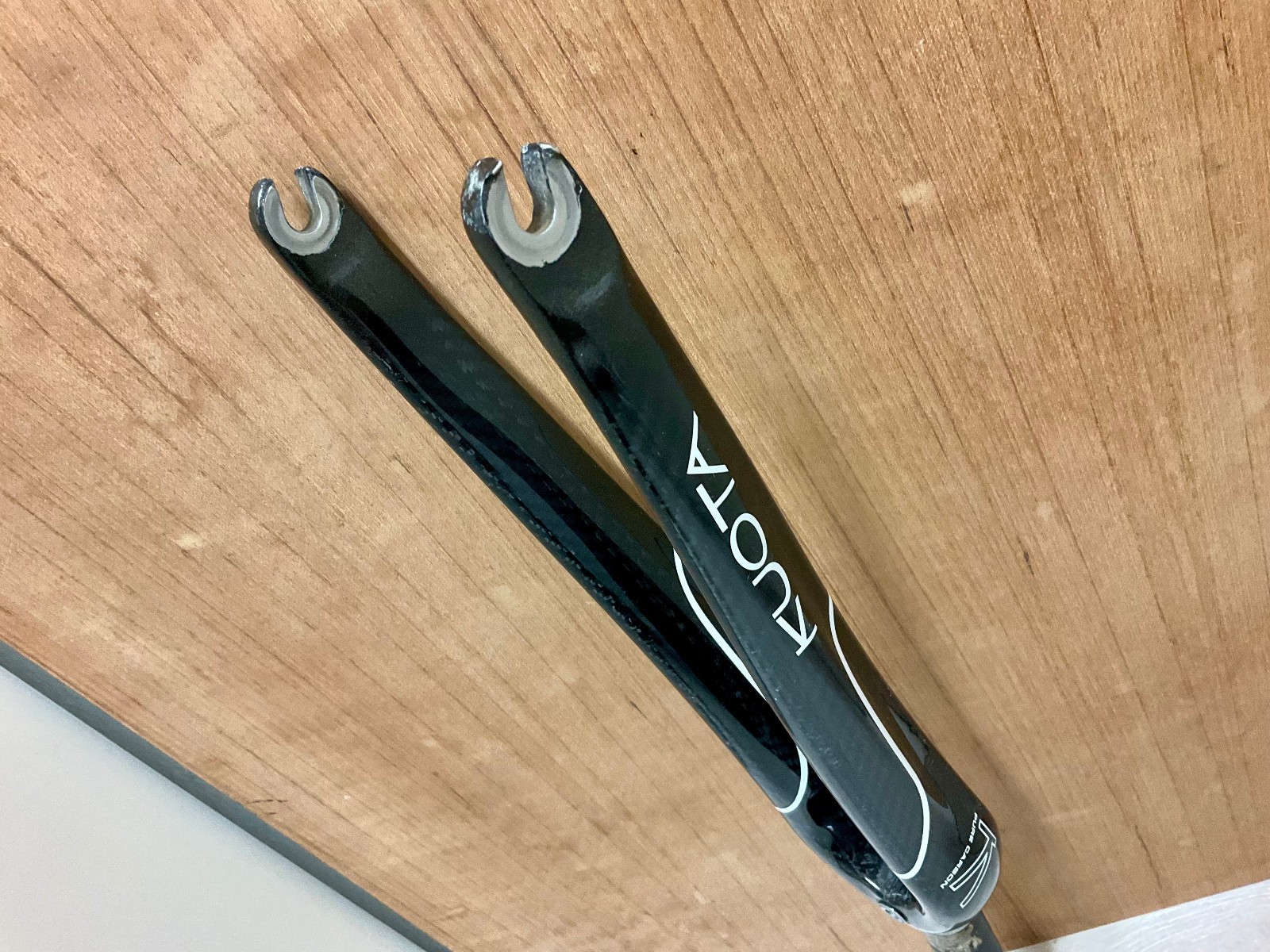 Nice Kuota Pure Carbon Fork / Forks 1 1/8″ 700c Low Miles 365gr. steerer 211mm