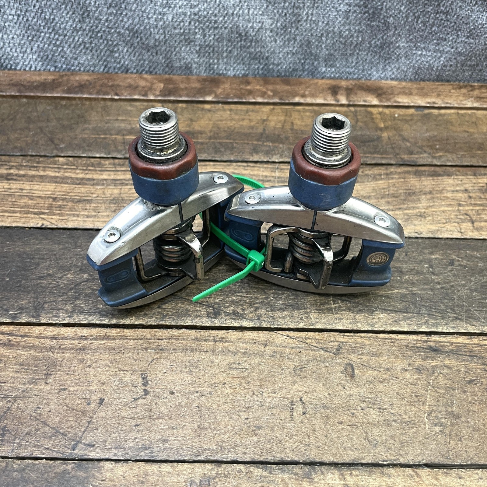 Crankbrothers Quattro Clipless Bike Pedals 9/16 Blue Pair 320g Road Gravel