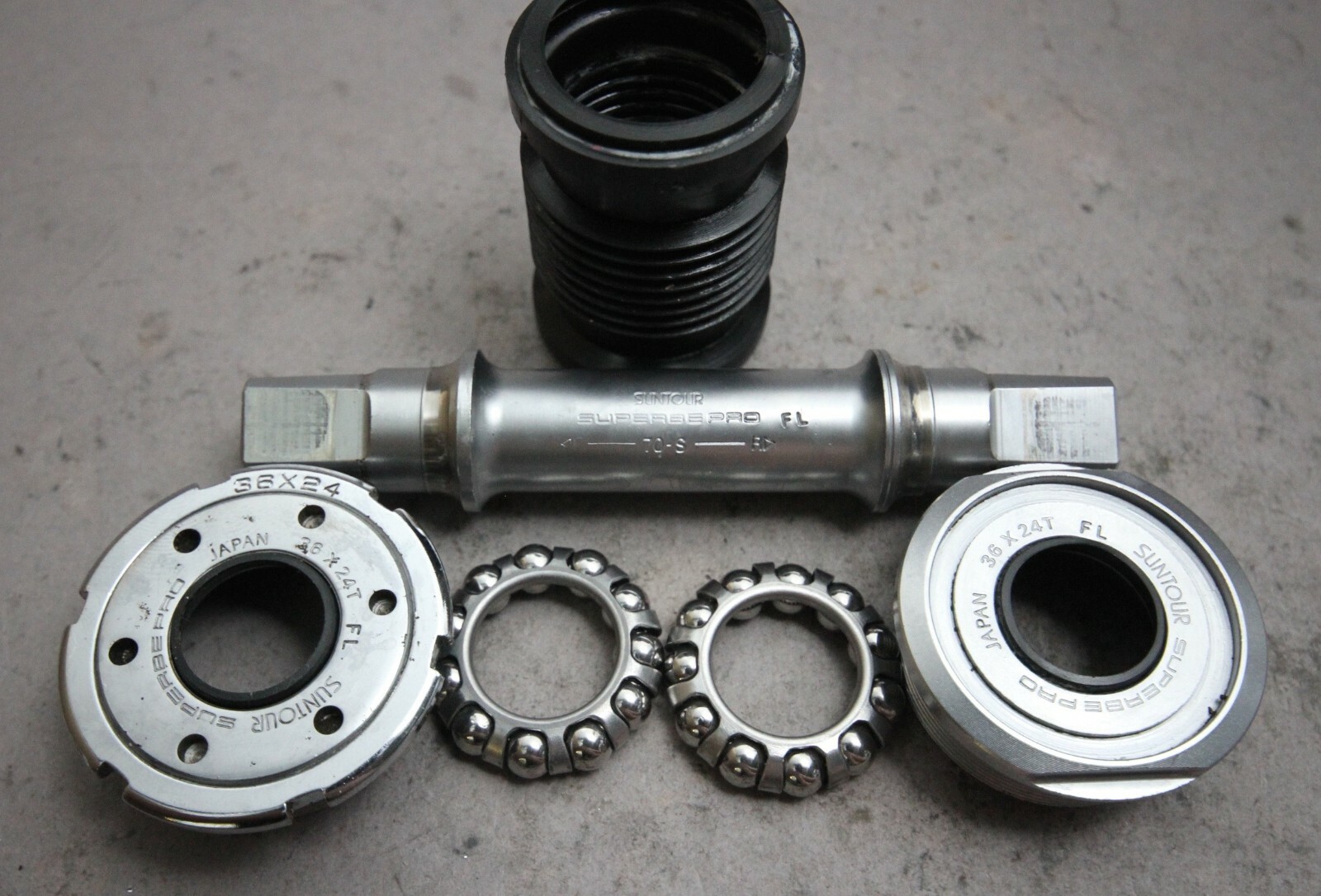 Suntour Superbe Pro BB SB10 I Bottom Bracket / 114.5 mm / 70mm / 36x24T ITA