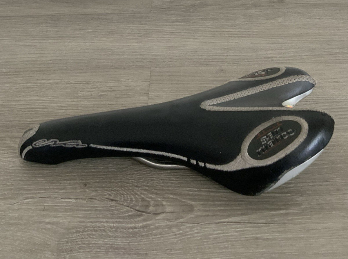 SELLE SAN MARCO ERA SADDLE TITANIUM STAYS 258 GRAMS 130 MM X 278 MM