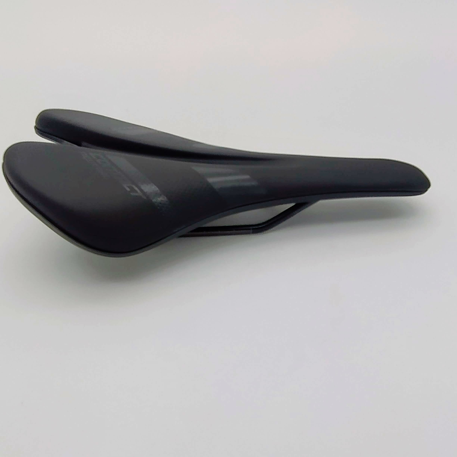 GIANT CONTACT NEUTRAL SADDLE 140 X 275MM Particle Flow For MTB ROAD Black