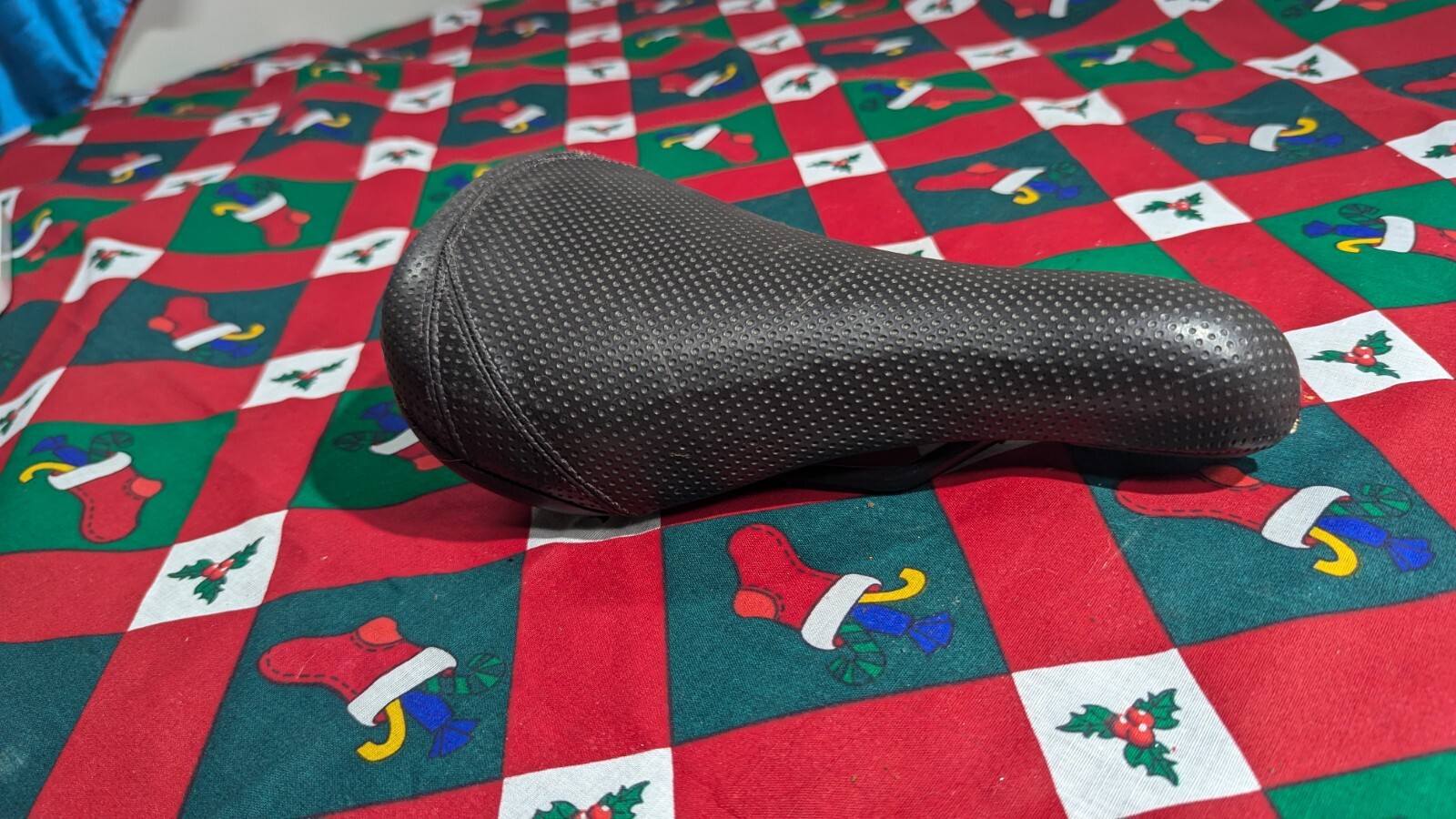 Retro Mid school Low Profile Railed BMX Seat Black Slight Tear Rip