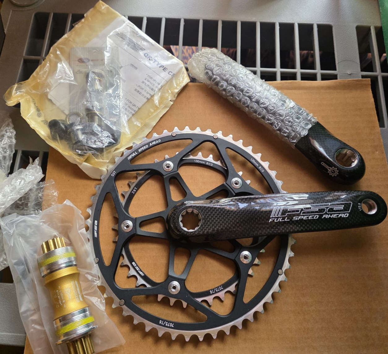 FSA Plat. Pro Carbon Road 7075/T6 Crankset 68mm ISIS Drive bottom bracket lot