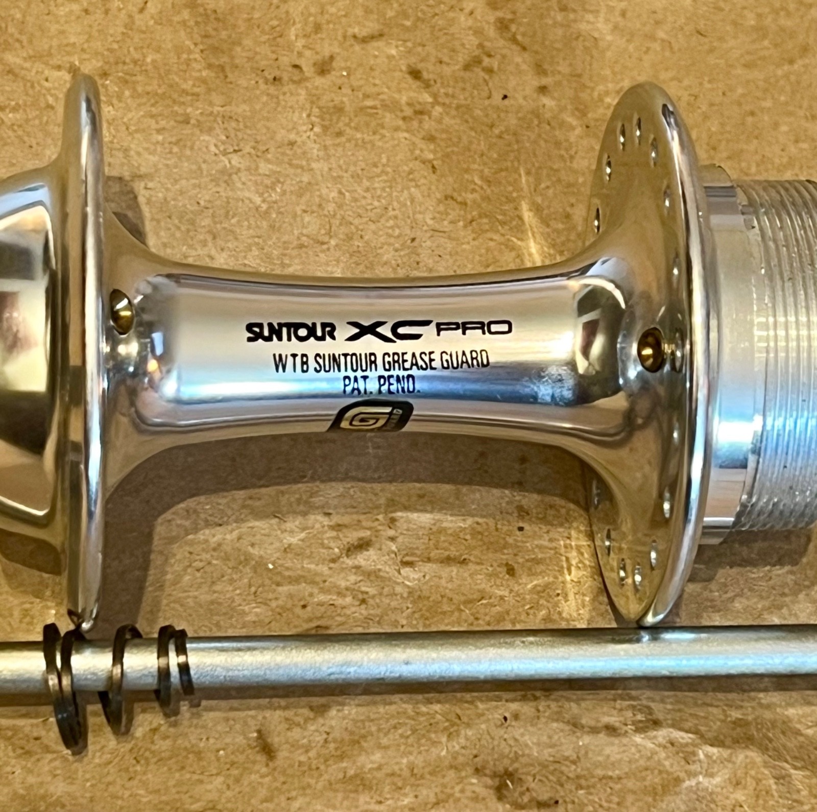Suntour XC Pro Rear Hub HB-XP01-R – 36H 135mm Polished NOS NIB Grease Guard NEW