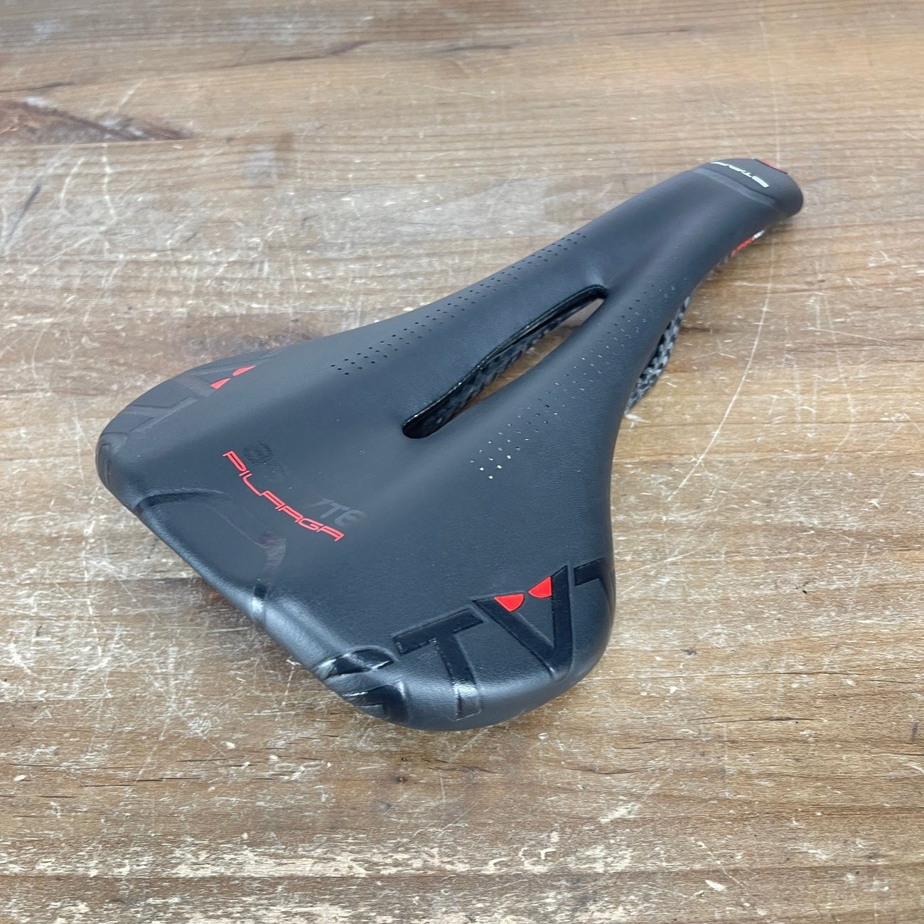 Astute Pilargo Star Carbonio 7x9mm Carbon Rails 145mm Road Bike Saddle