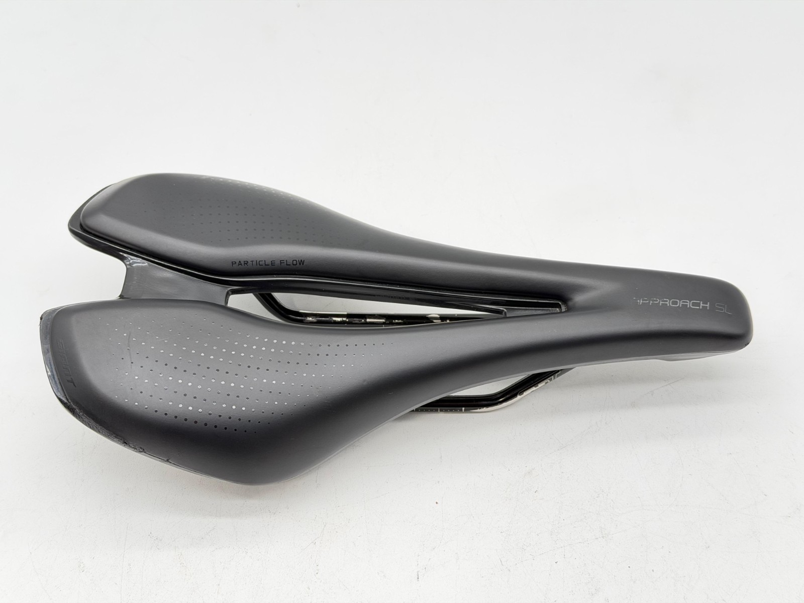 Giant Approach Particle Flow Bicycle Saddle 145mm