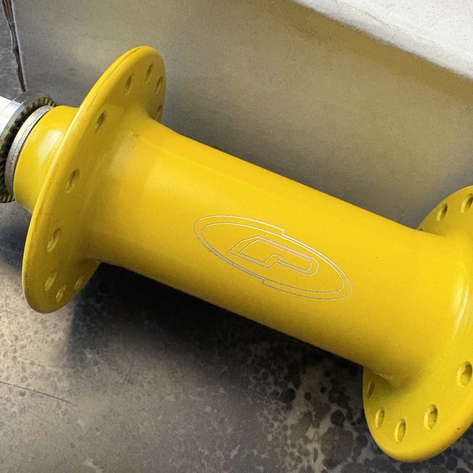 NEW-Powerlite BMX Sealed Bearing 28 Hole Front Hub NEW/NOS Mid-Skool-Yellow