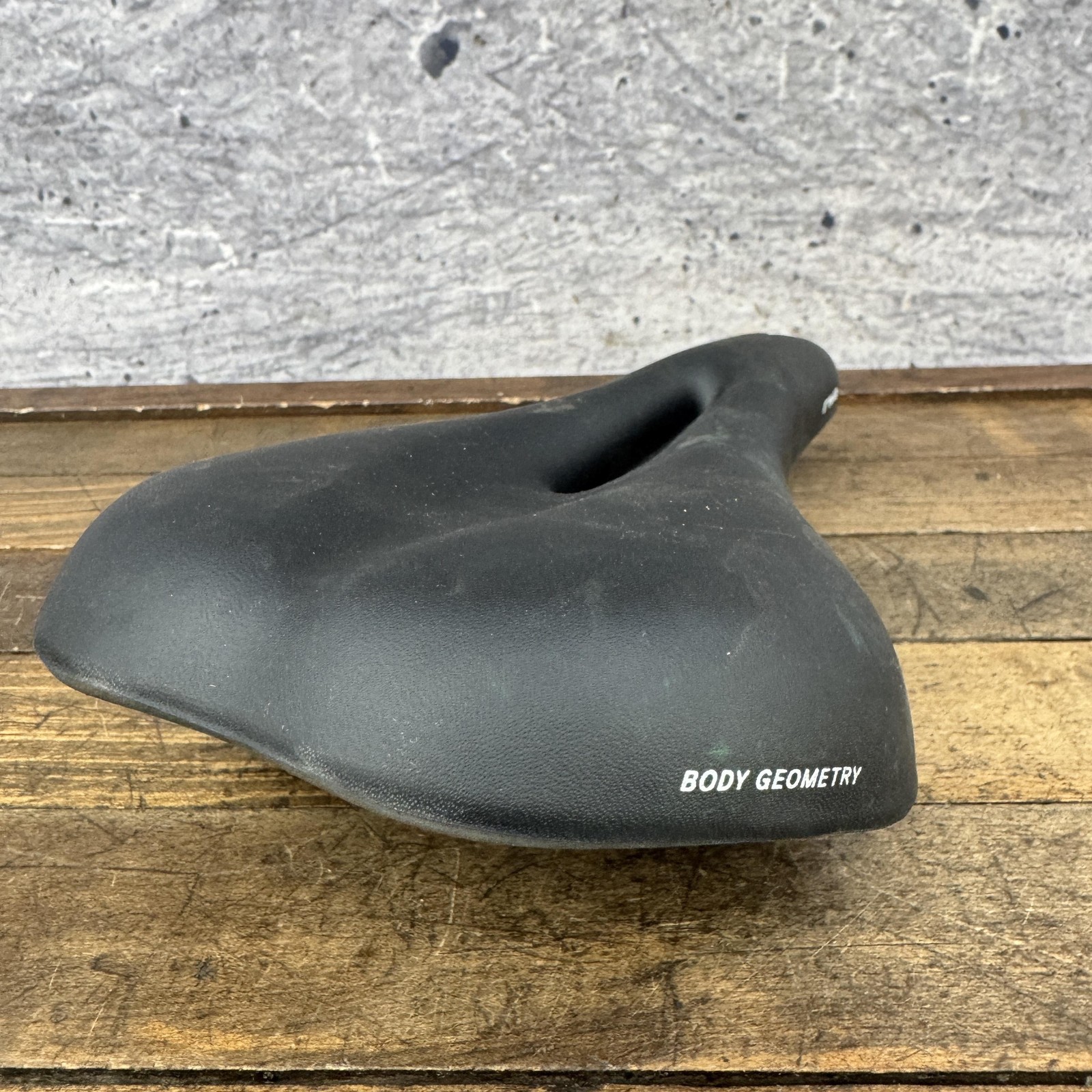 Specialized Riva Body Geometry Bicycle Saddle Seat Black 142mm 365g Womens Bike