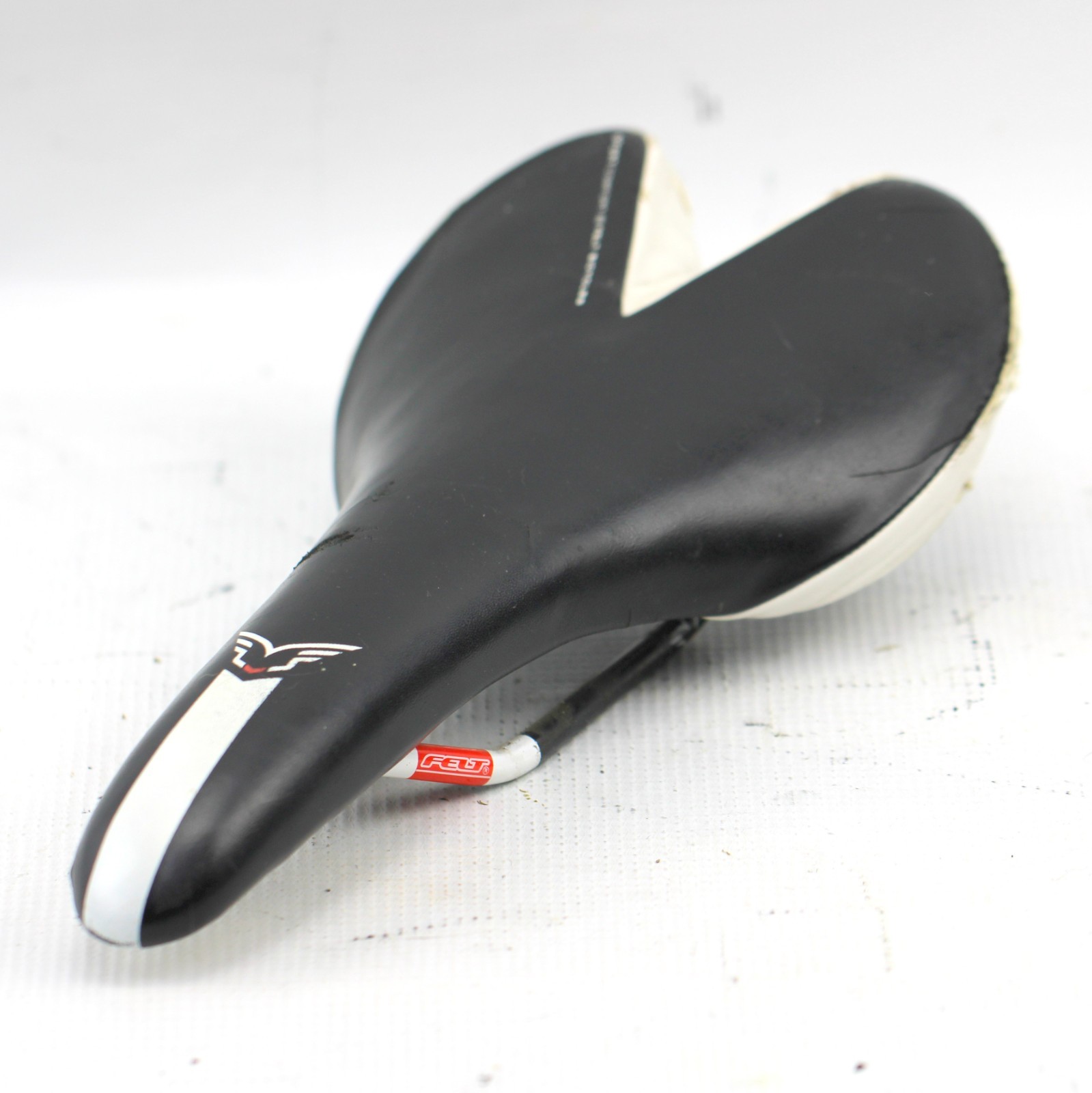 FELT SPORT COMFORT SADDLE Bike Seat 140x279mm 270g Black White