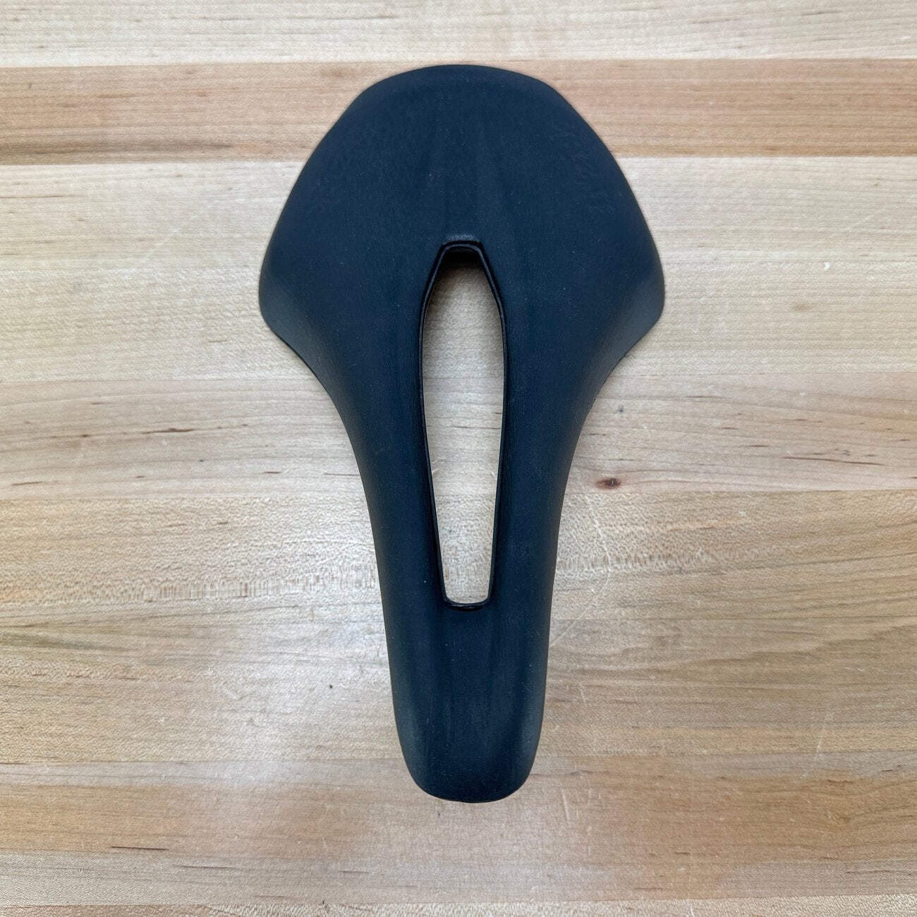 Fizik Argo Tempo R1 Mobius Vento 7x9mm Carbon Rails 150mm Saddle 150g