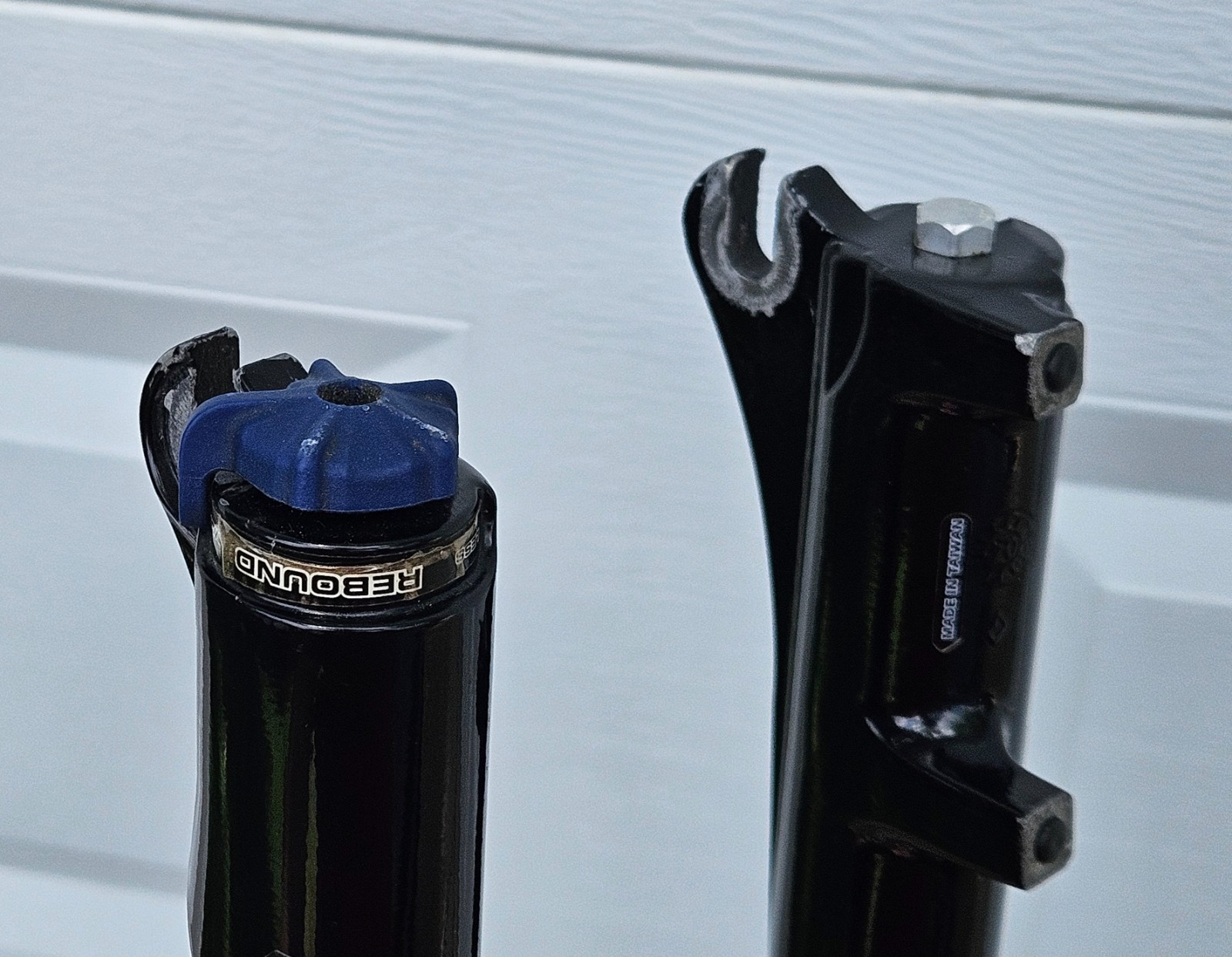 Vintage Manitou Black Elite 26″ Fork, 1-1/8″ Threadless 90-120 Adj Travel, VGC!