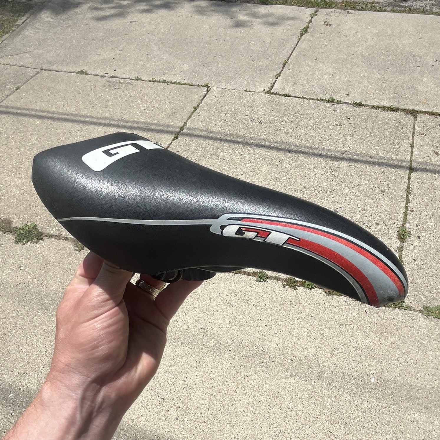 GT Bicycle Saddle/Seat Synthetic Black Red White Universal Fit MPN G 14R