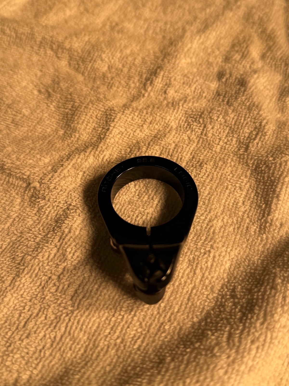 Ritchey Brake Cable Hanger Front 28.6 Threadless 1 1/8″ Black NEW