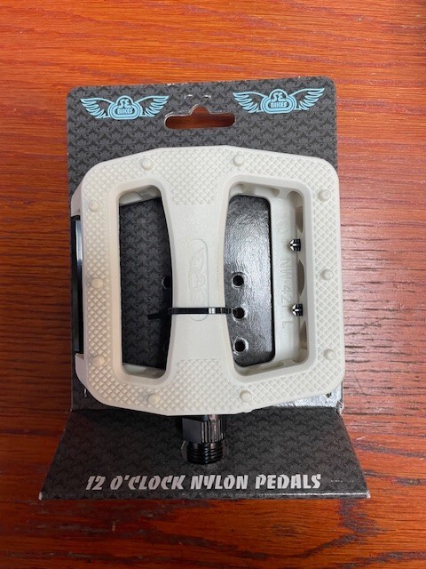 SE Bikes 12 O’clock Platform Pedals 9/16 White Plastic PD 11
