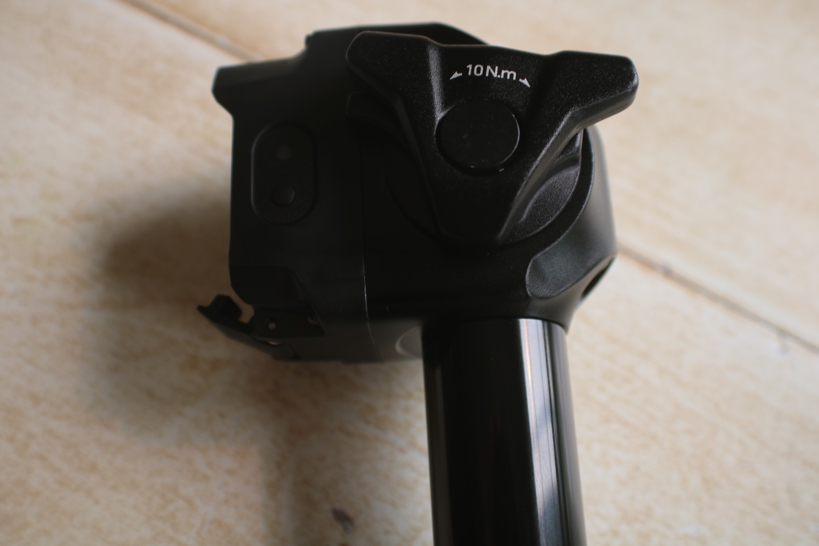 Seekrun S7 – 30.9 – 120mm Wireless Dropper Seatpost -W/Battery -Charger -Remote