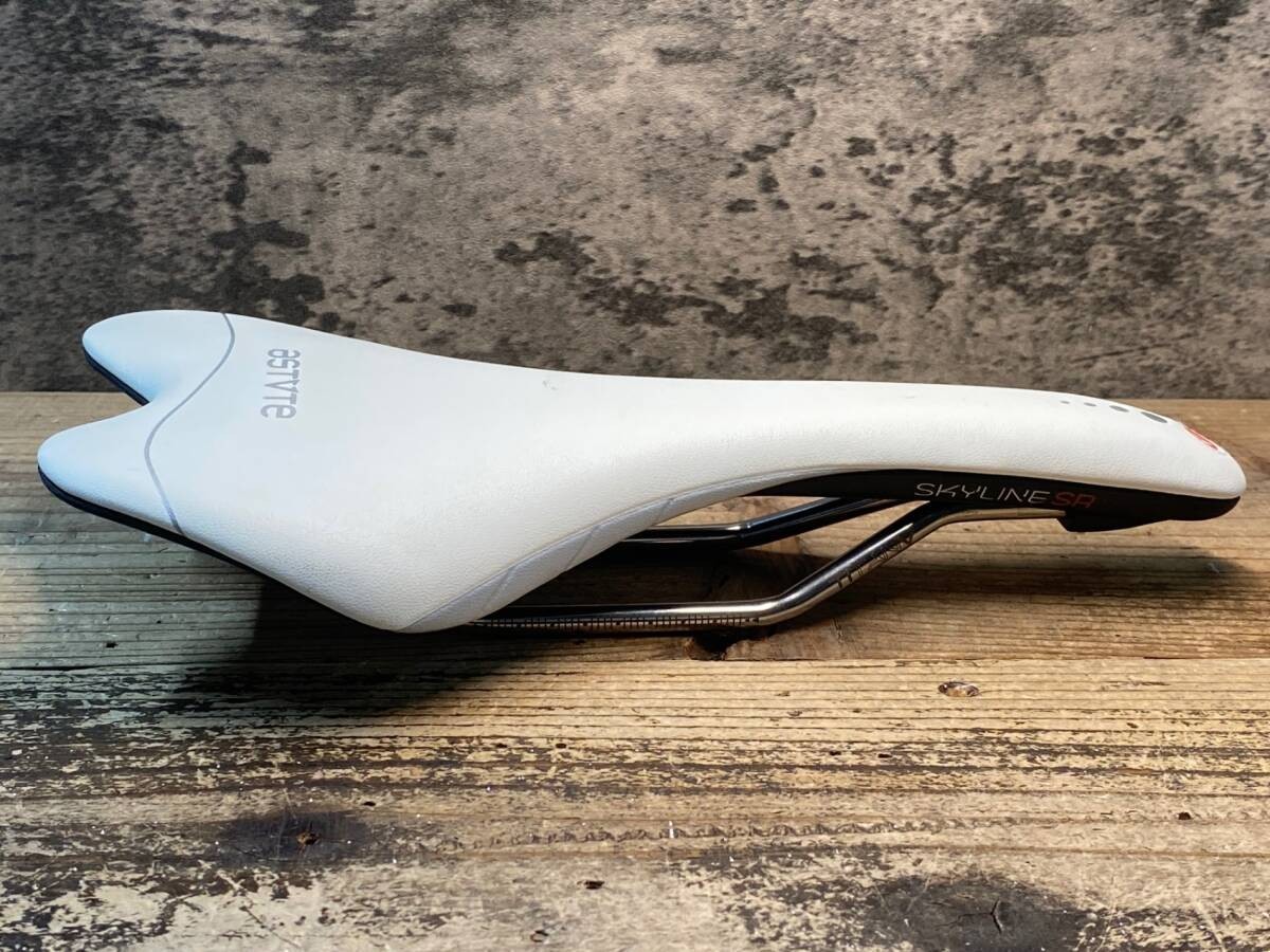 ASTUTE Skyline SR Saddle White with Titanium Rails Lightweight and comfortable