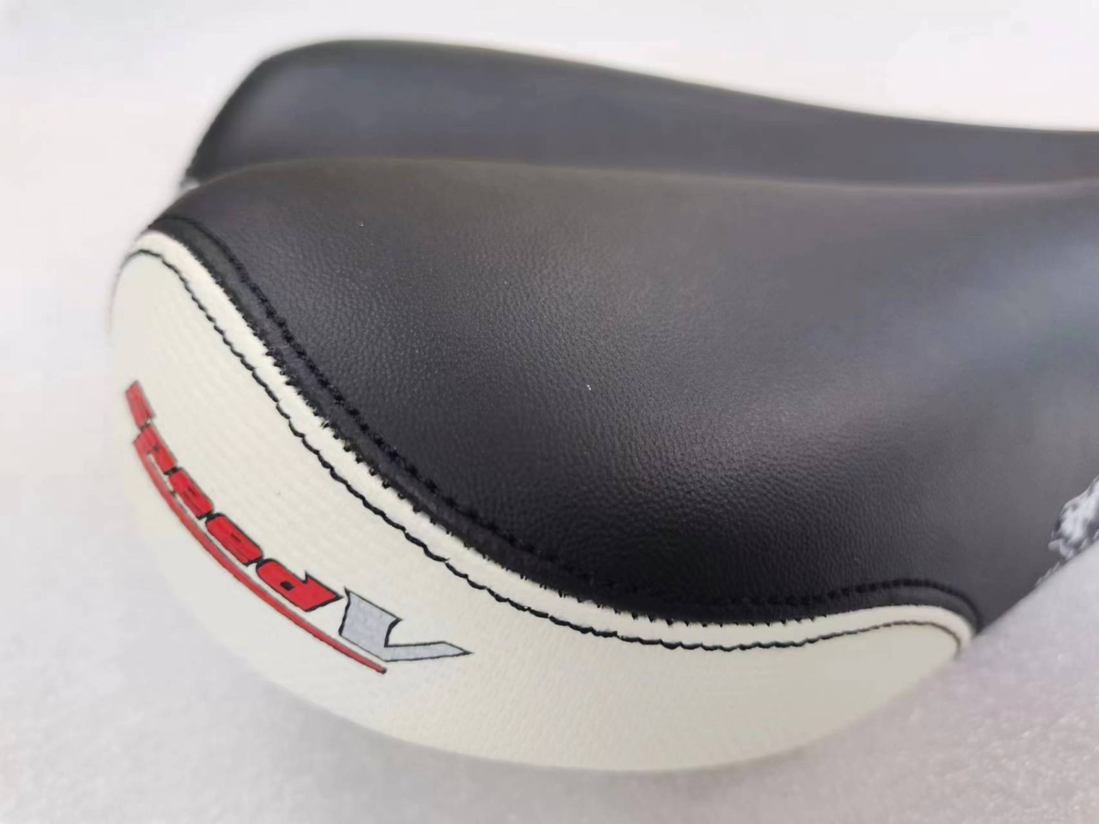 NEW OLD STOCK WTB SPEED V SADDLE SEAT WIDE 160MM BLACK WHITE MTB TOURING BIKE