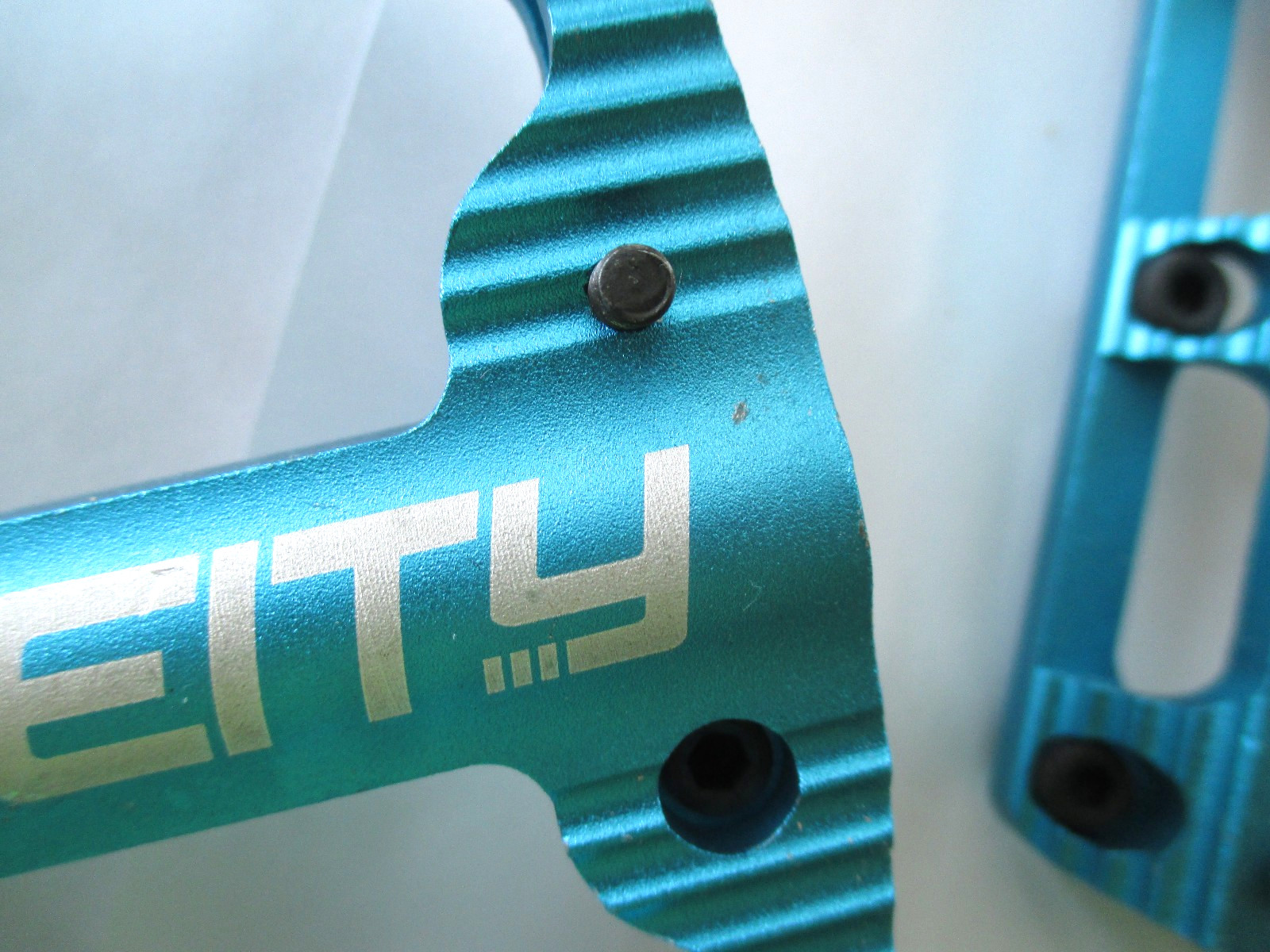 New Deity Black Kat Aluminum Spindle Platform MTB Mountain Bike / Biking Pedals